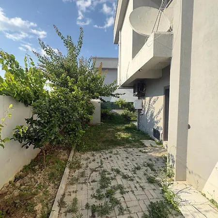 Tueluesah With Own Garden And Fruit Trees, 950m To Beach, 2 Bedrooms Villa Kusadası