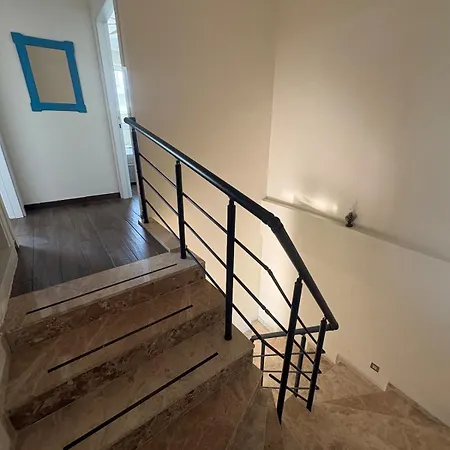 Tueluesah With Own Garden And Fruit Trees, 950m To Beach, 2 Bedrooms Kusadası