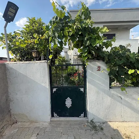 Villa Tueluesah With Own Garden And Fruit Trees, 950m To Beach, 2 Bedrooms Kusadası