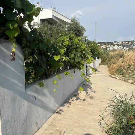 Tueluesah With Own Garden And Fruit Trees, 950m To Beach, 2 Bedrooms
