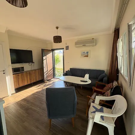 Tueluesah With Own Garden And Fruit Trees, 950m To Beach, 2 Bedrooms * Kusadası