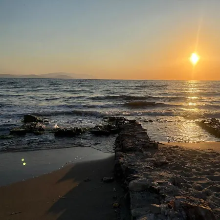 Tueluesah With Own Garden And Fruit Trees, 950m To Beach, 2 Bedrooms Kusadası